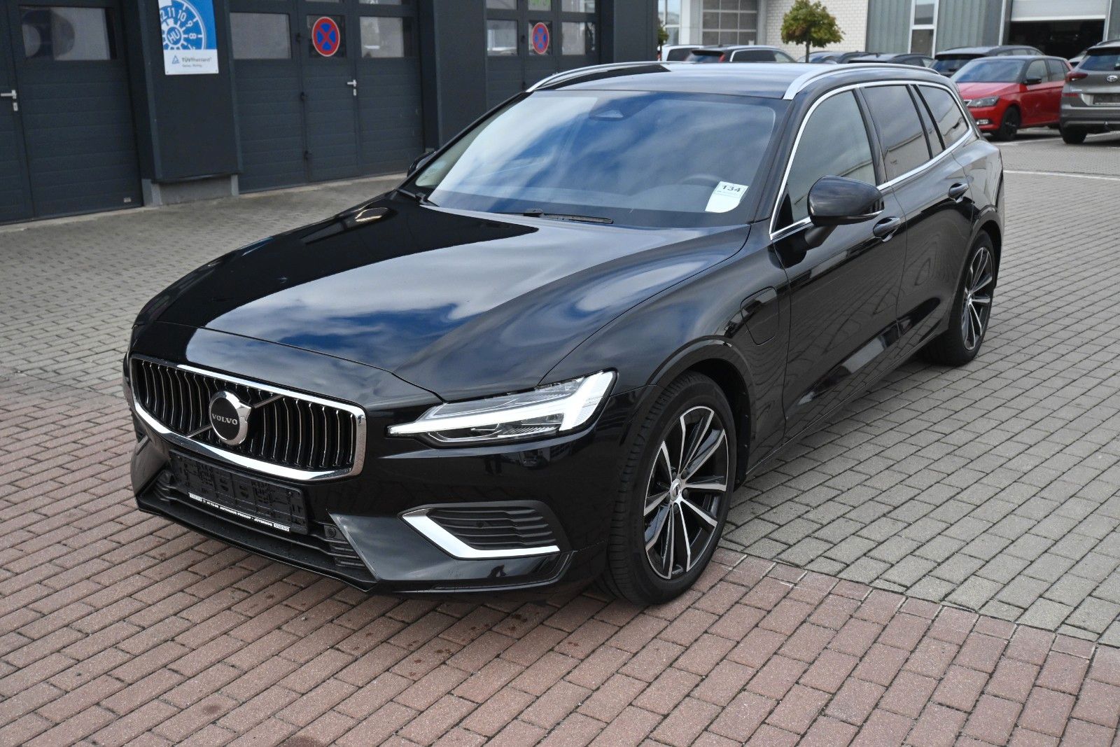 Fahrzeugabbildung Volvo V60 T6 Essential AWD*STHZG*PDC*AHK*Leder*LHZG*