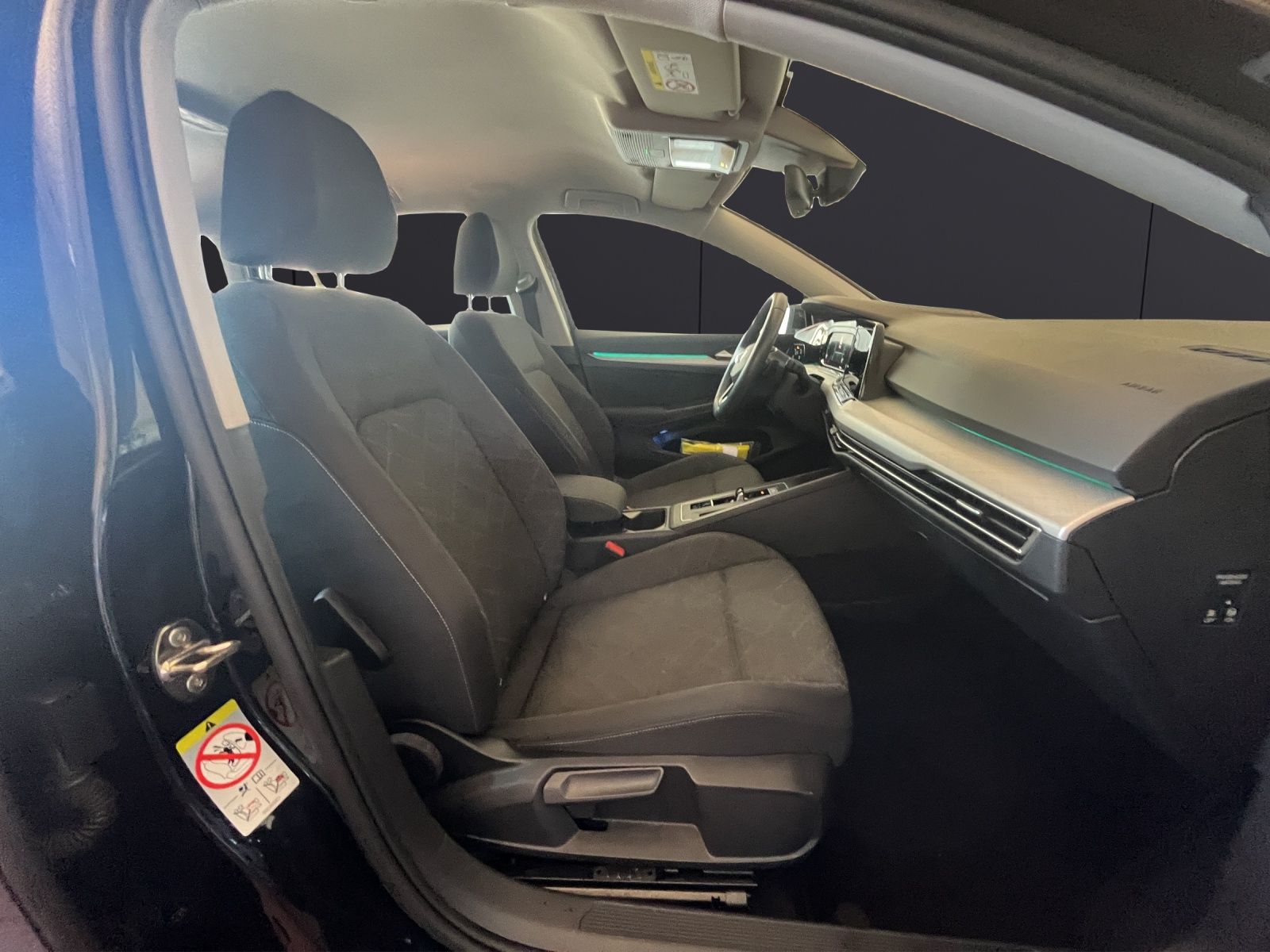 Fahrzeugabbildung Volkswagen Golf VIII Variant TDI Life DSG LED Navi AID PDC