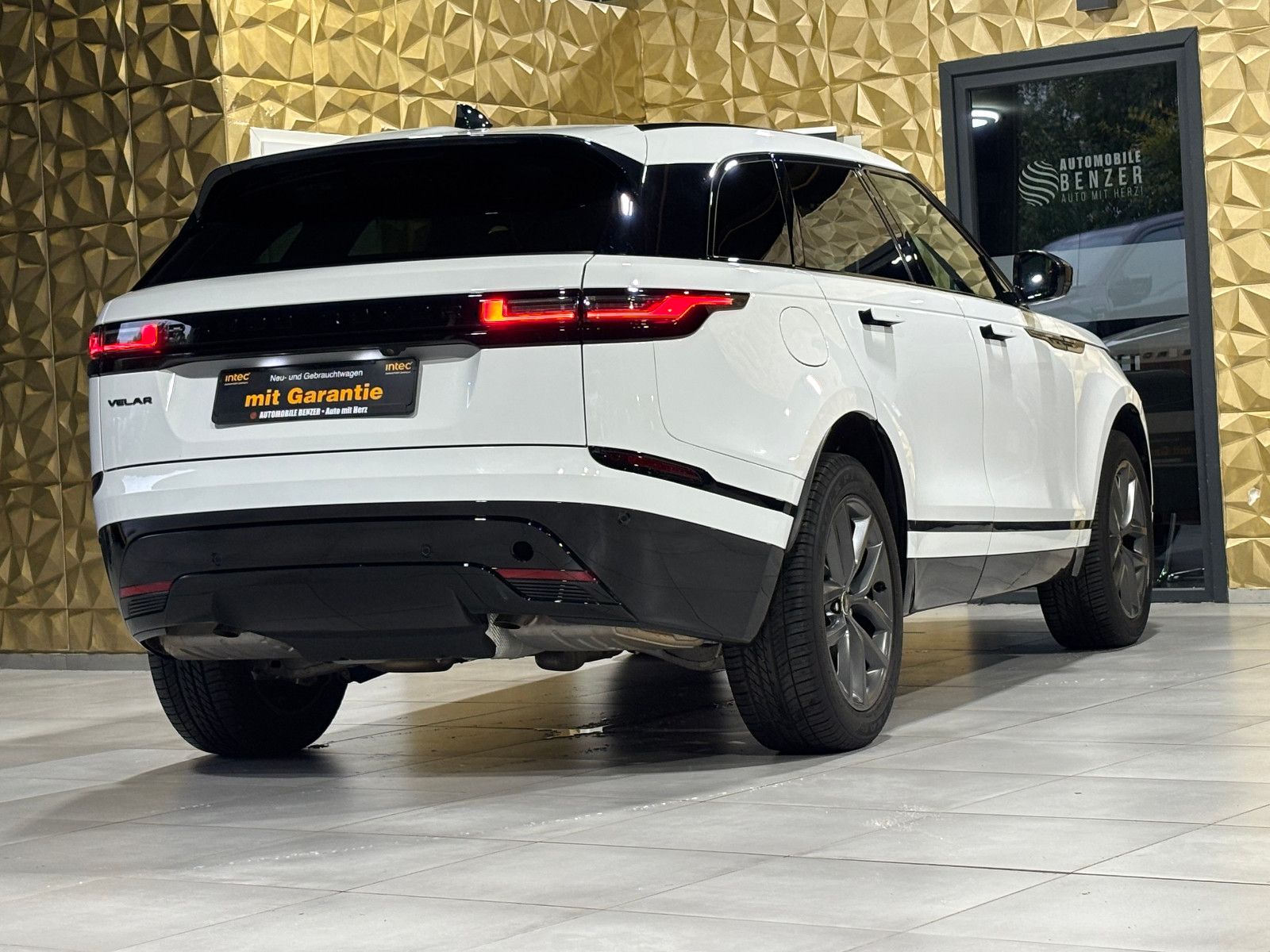 Fahrzeugabbildung Land Rover Range Rover Velar R-Dynamic/KAMERA/Design-Paket