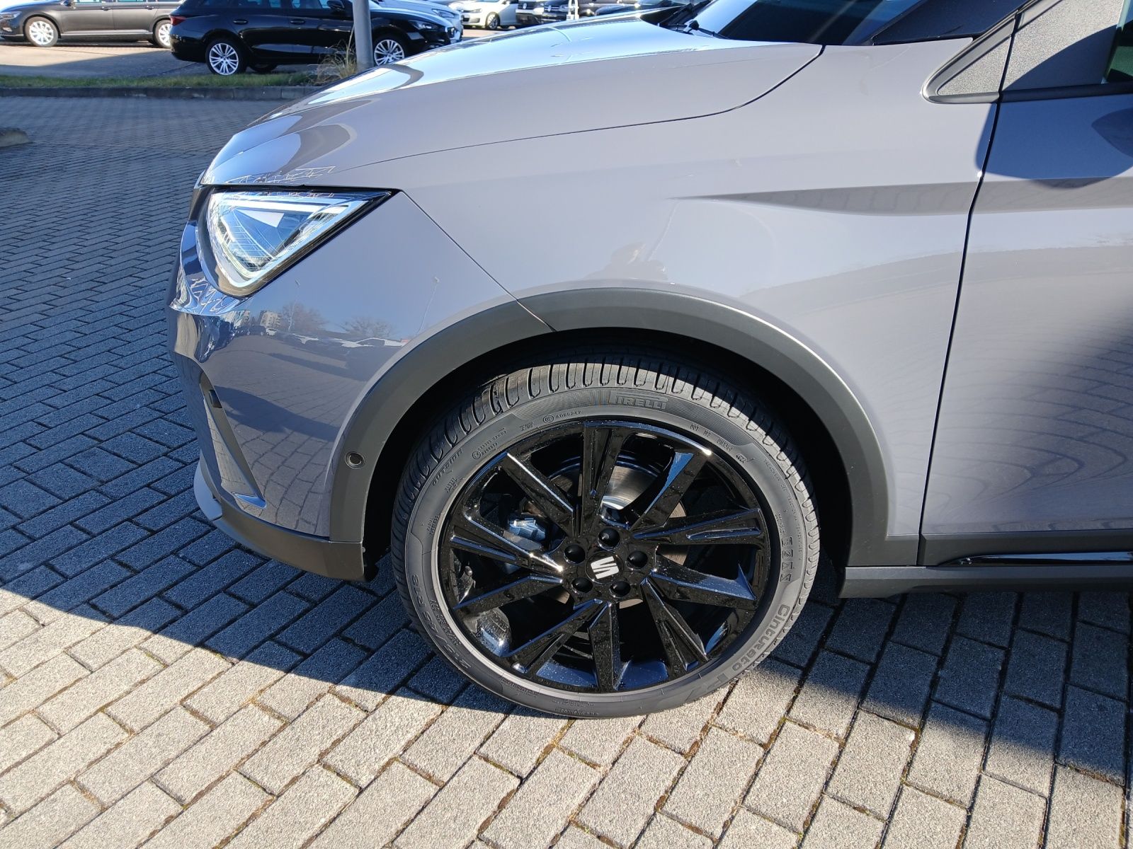 Fahrzeugabbildung SEAT Arona TSI FR Black Edition DSG LED Navi AID ACC