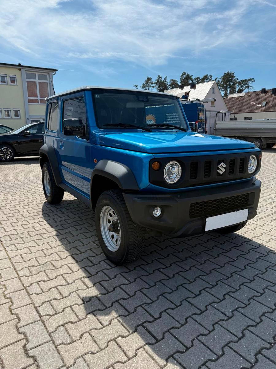 Suzuki Jimny Comfort AllGrip NAVI SHZ 5-GANG SCHECKHEFT
