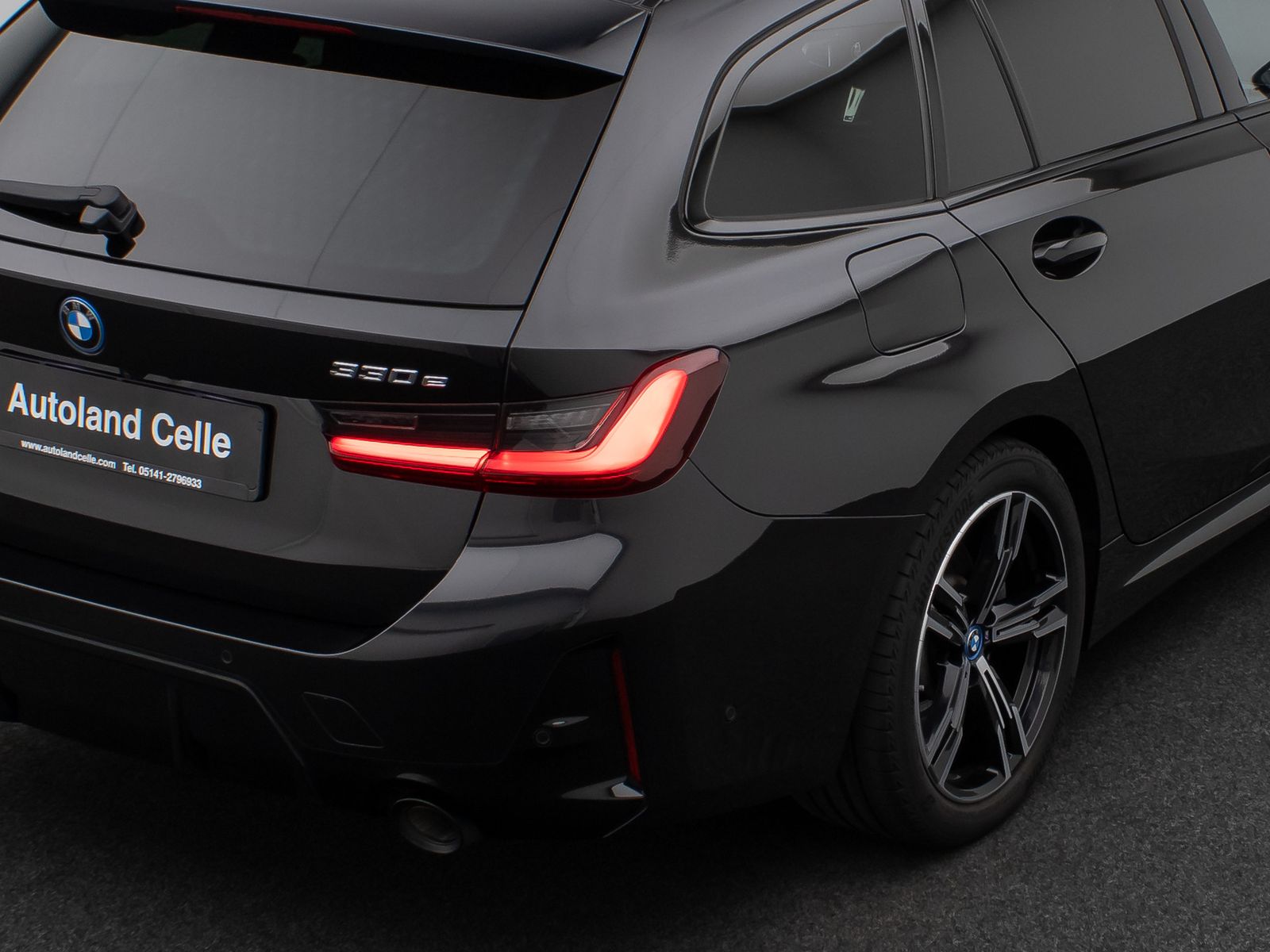 Fahrzeugabbildung BMW 330e xD MSport Kamera HUD DAB H/K Komfort 18Zoll