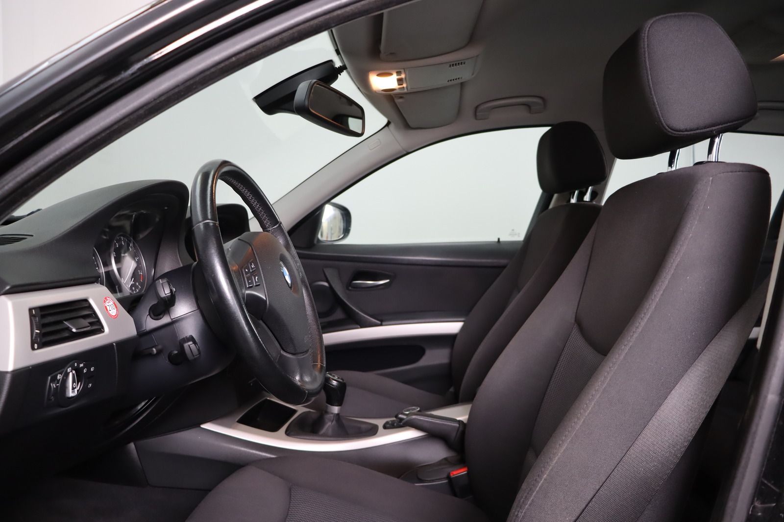 Fahrzeugabbildung BMW 320i touring * Sitzhzg. * Navi