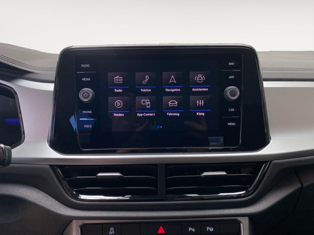 Fahrzeugabbildung Volkswagen T-Roc 1.5 TSI DSG Life Standheizung AHZV