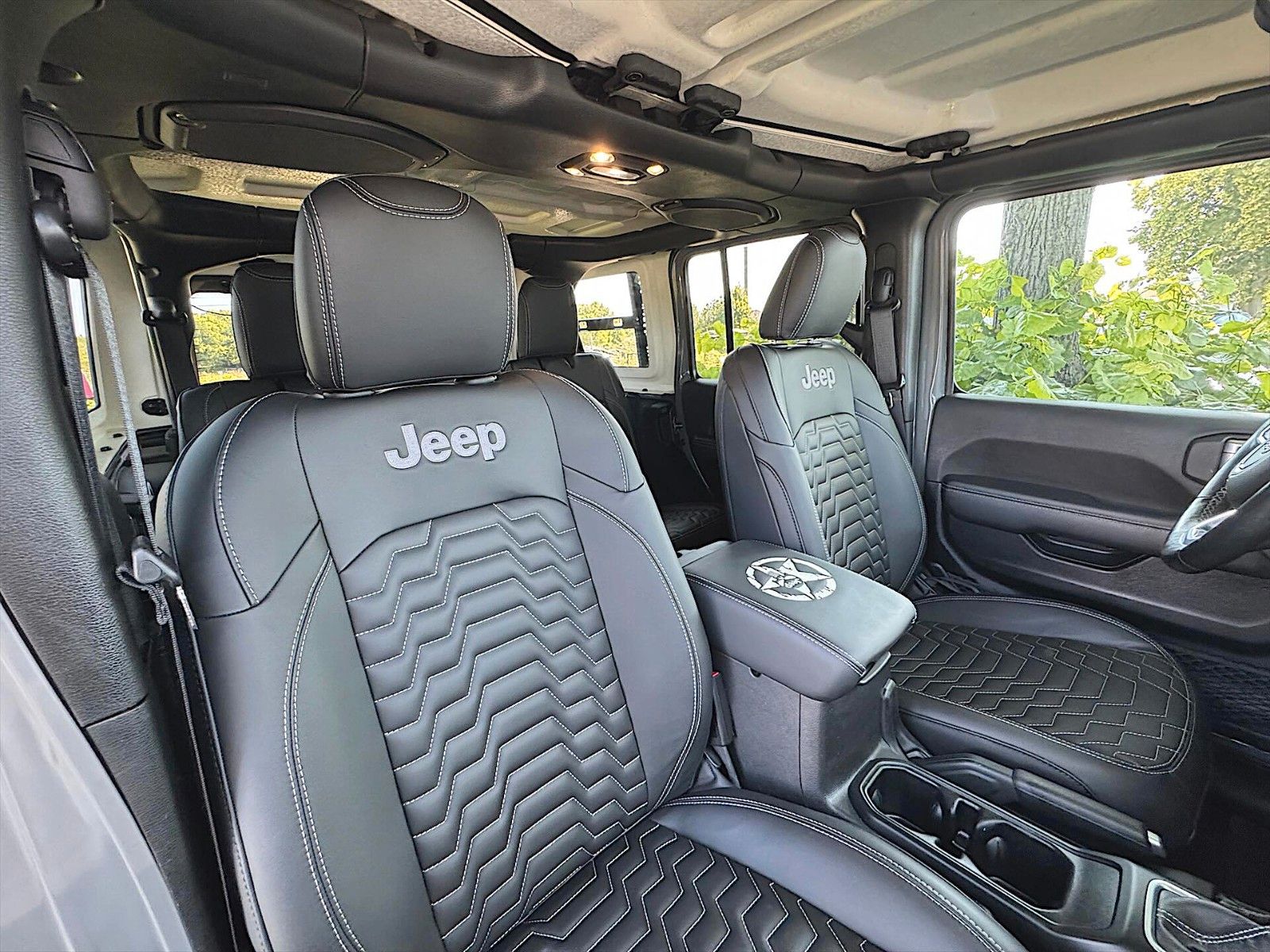 Fahrzeugabbildung Jeep Wrangler 2.0 T Unlimited Sahara OFFROAD 4x4 19%