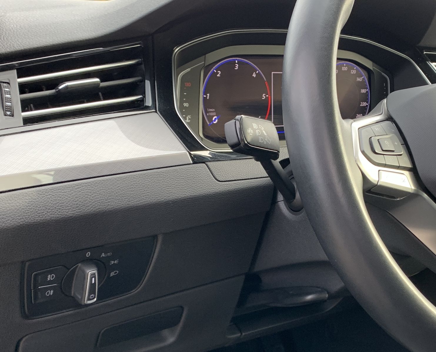 Fahrzeugabbildung Volkswagen Passat Variant 2.0 TDI*LED*Navi*AHK*Cam*