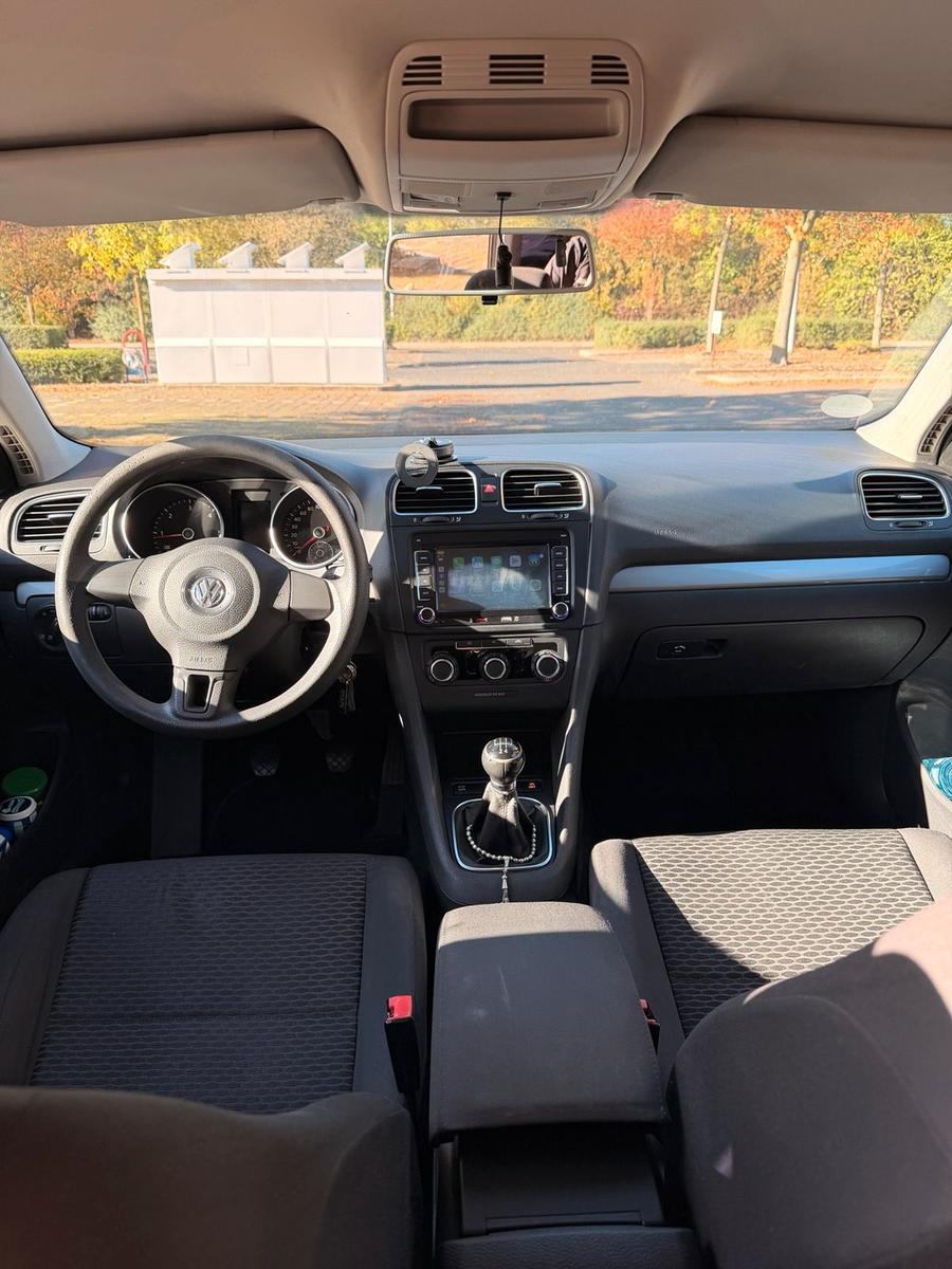 Volkswagen Golf 2010 — engine 105 HP (77kW)