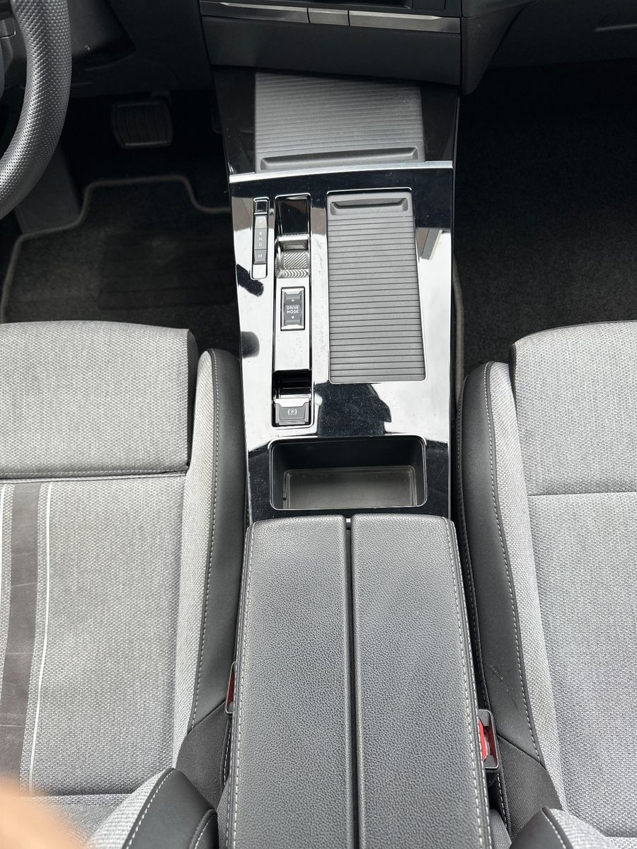 Fahrzeugabbildung Opel Astra SpT 1.5 D Elegance Aut. NAV+LED+KAMERA+SHZ