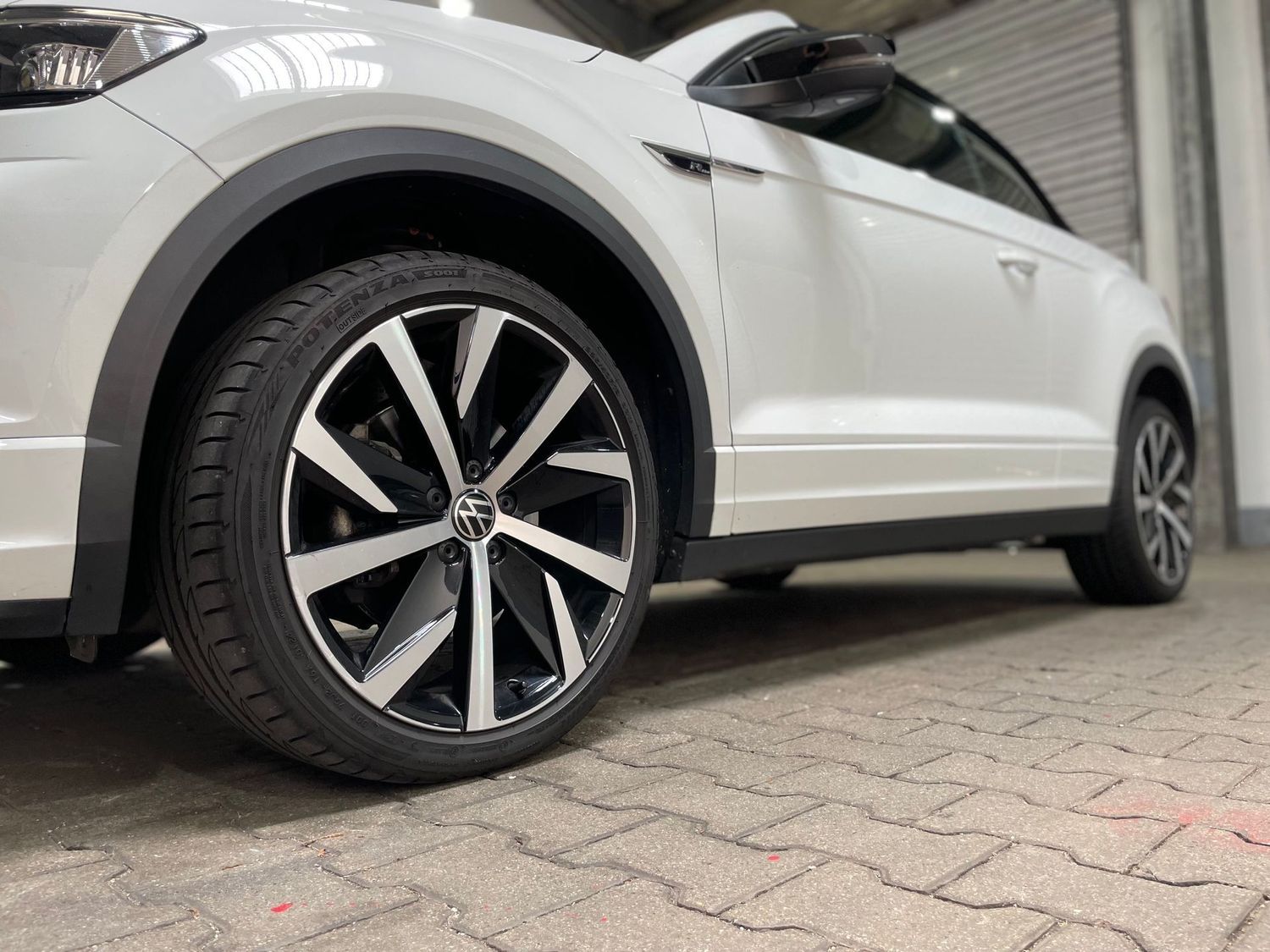 Fahrzeugabbildung Volkswagen T-Roc 1.5TSI R-Line DSG#LED#Leder#ACC#Spur
