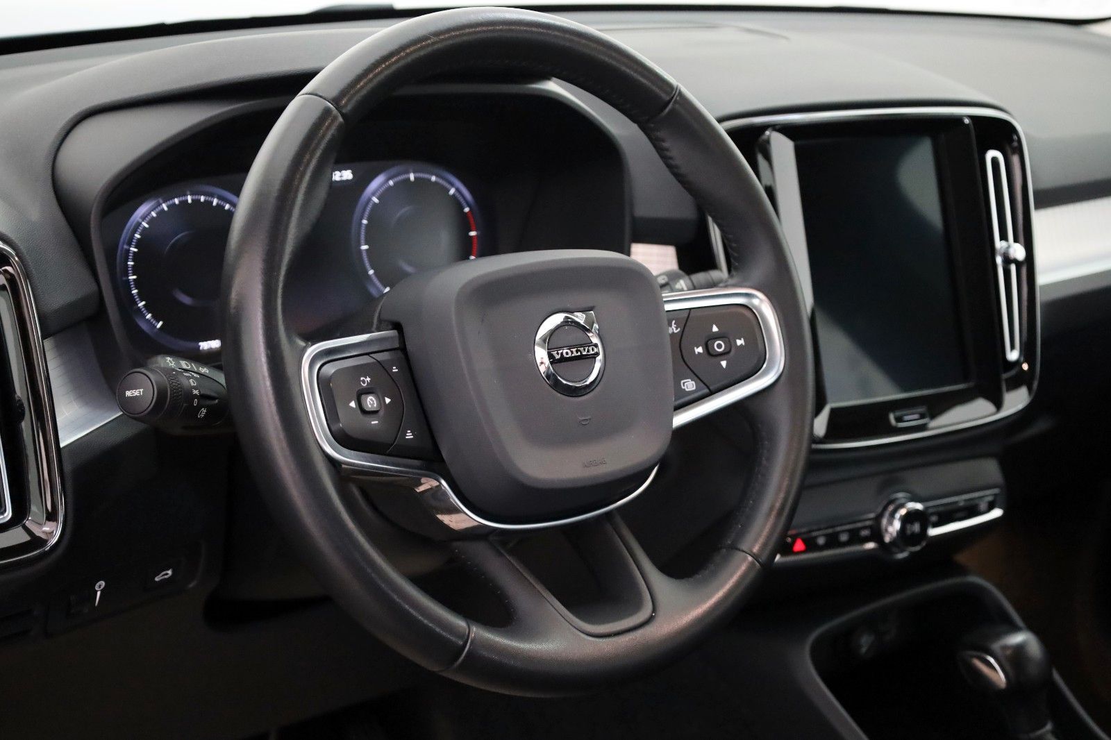 Fahrzeugabbildung Volvo XC40 Momentum Pro T.Leder,Navi,LED,SH,PDC,Apple