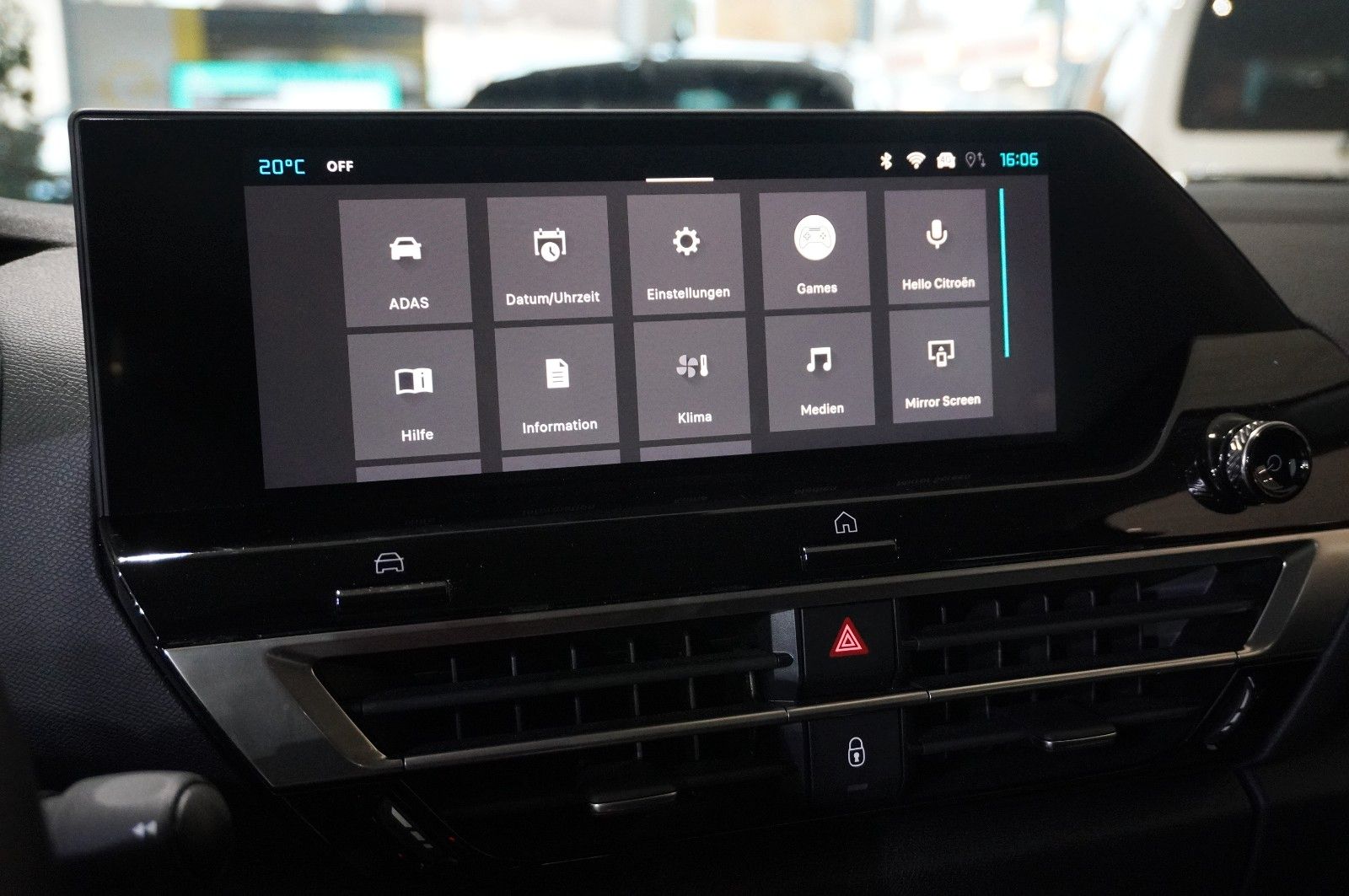 Fahrzeugabbildung Citroën C4 Lim. 1.2T PLUS NAVI/LED/KAMERA/SPORT /VIR/DAB