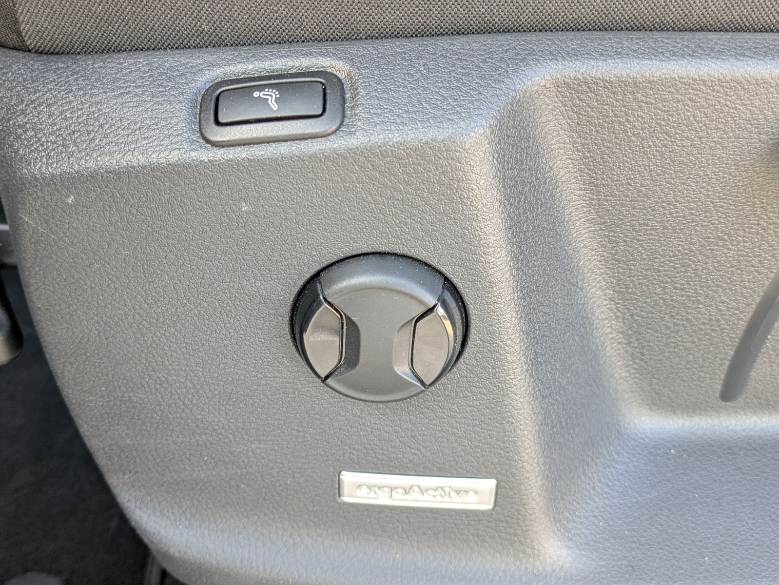 Fahrzeugabbildung Volkswagen Touran 2.0 DSG R-Line High. Pano 7-Si IQ.Dri AHK