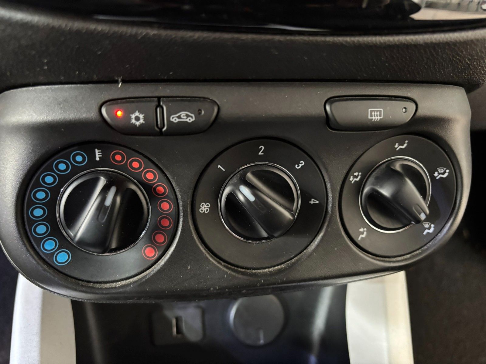 Fahrzeugabbildung Opel Adam Jam 1.2 SHZ/ALU16/LHZ/BT/KLIMA/ALLWETTER