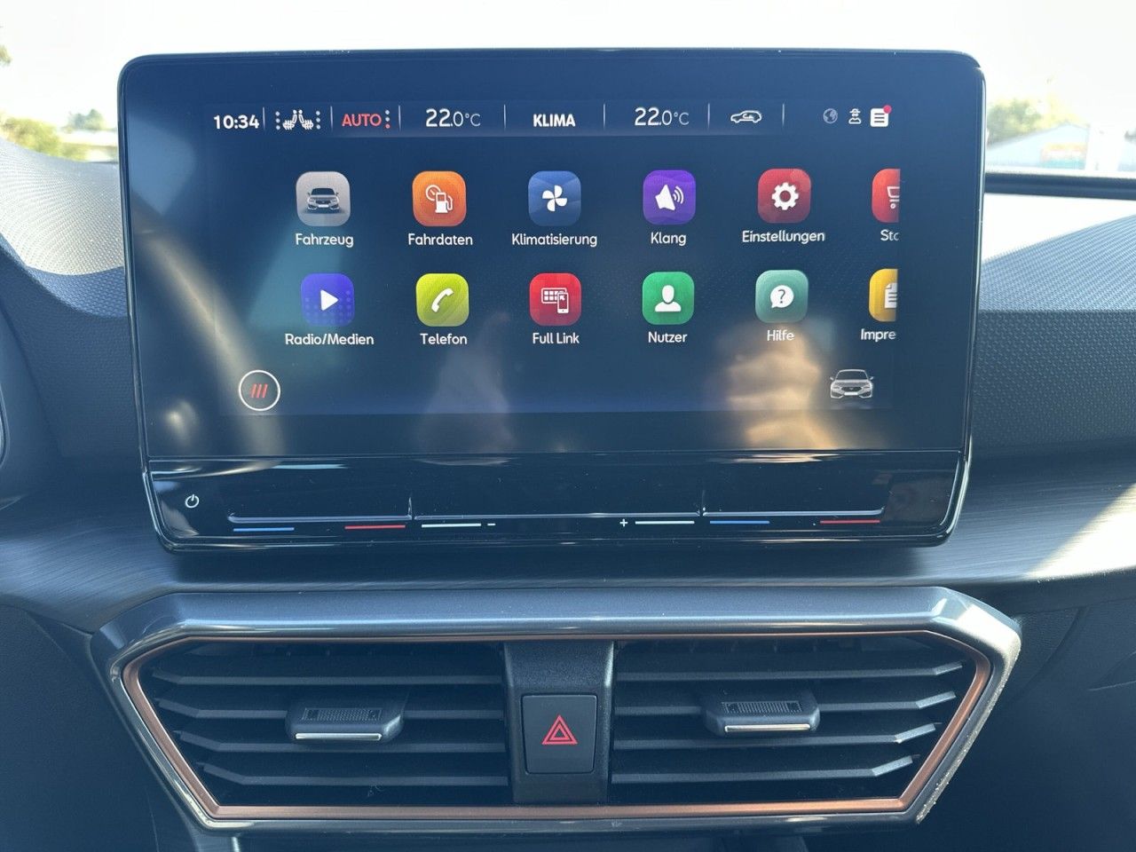 Fahrzeugabbildung CUPRA Leon 1.5 eTSI 150 PS DSG