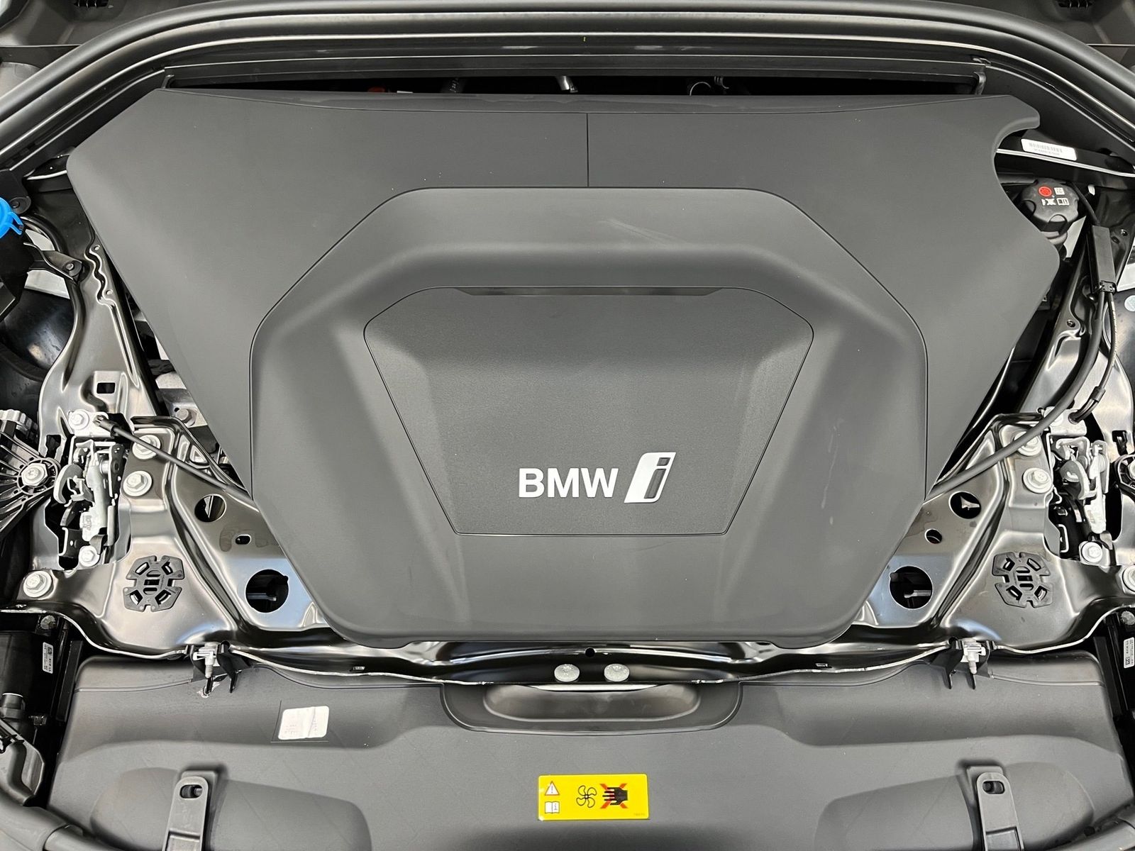 BMW iX2 - Bild 16