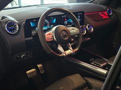 Fahrzeugabbildung Mercedes-Benz GLA 45 S AMG 4M+ (PANO/SZ-LÜFT/PERF-ABGAS/DRIVER