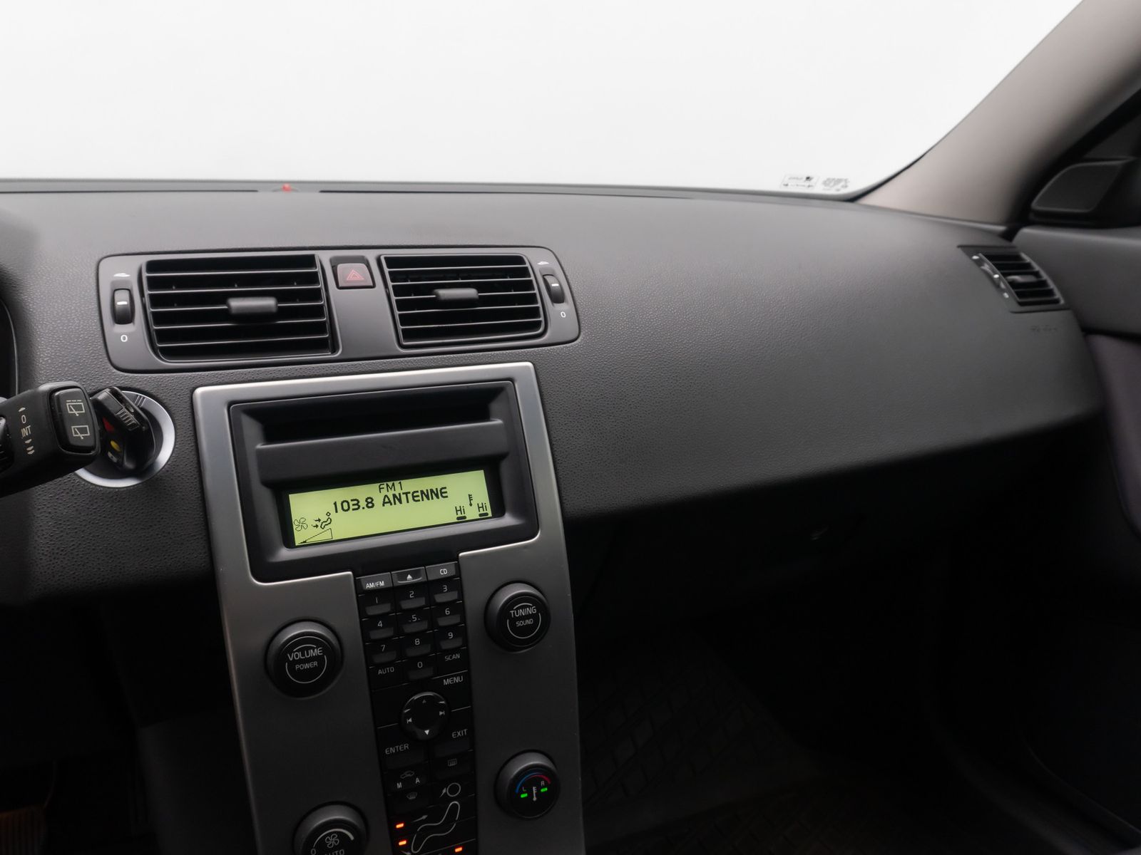 Fahrzeugabbildung Volvo V50 2.0 D Momentum BiXenon AHK HiFi Alarm Tempom