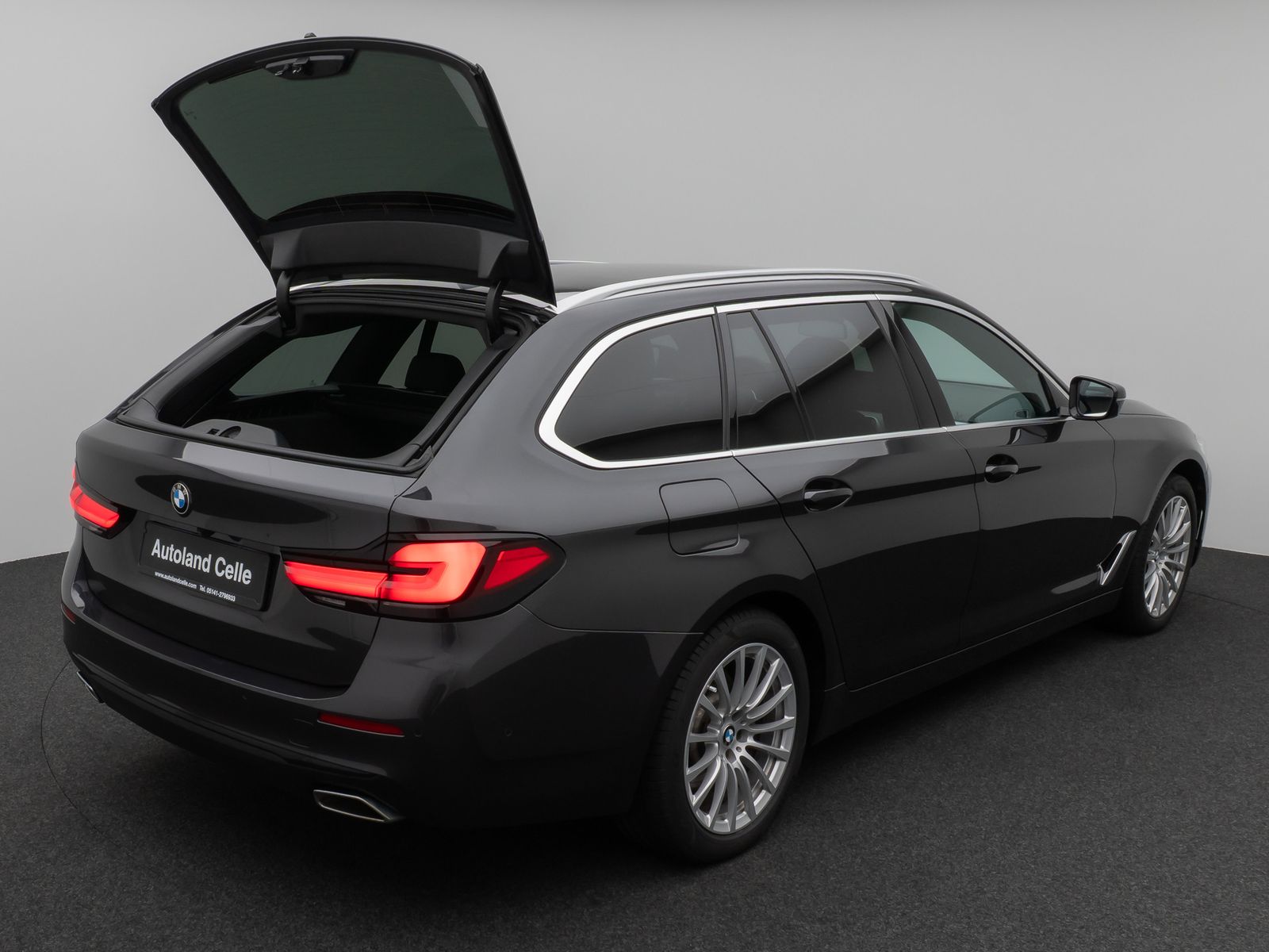 Fahrzeugabbildung BMW 520d Kamera DAB 4xKlima Leder M Sport AHK Alarm