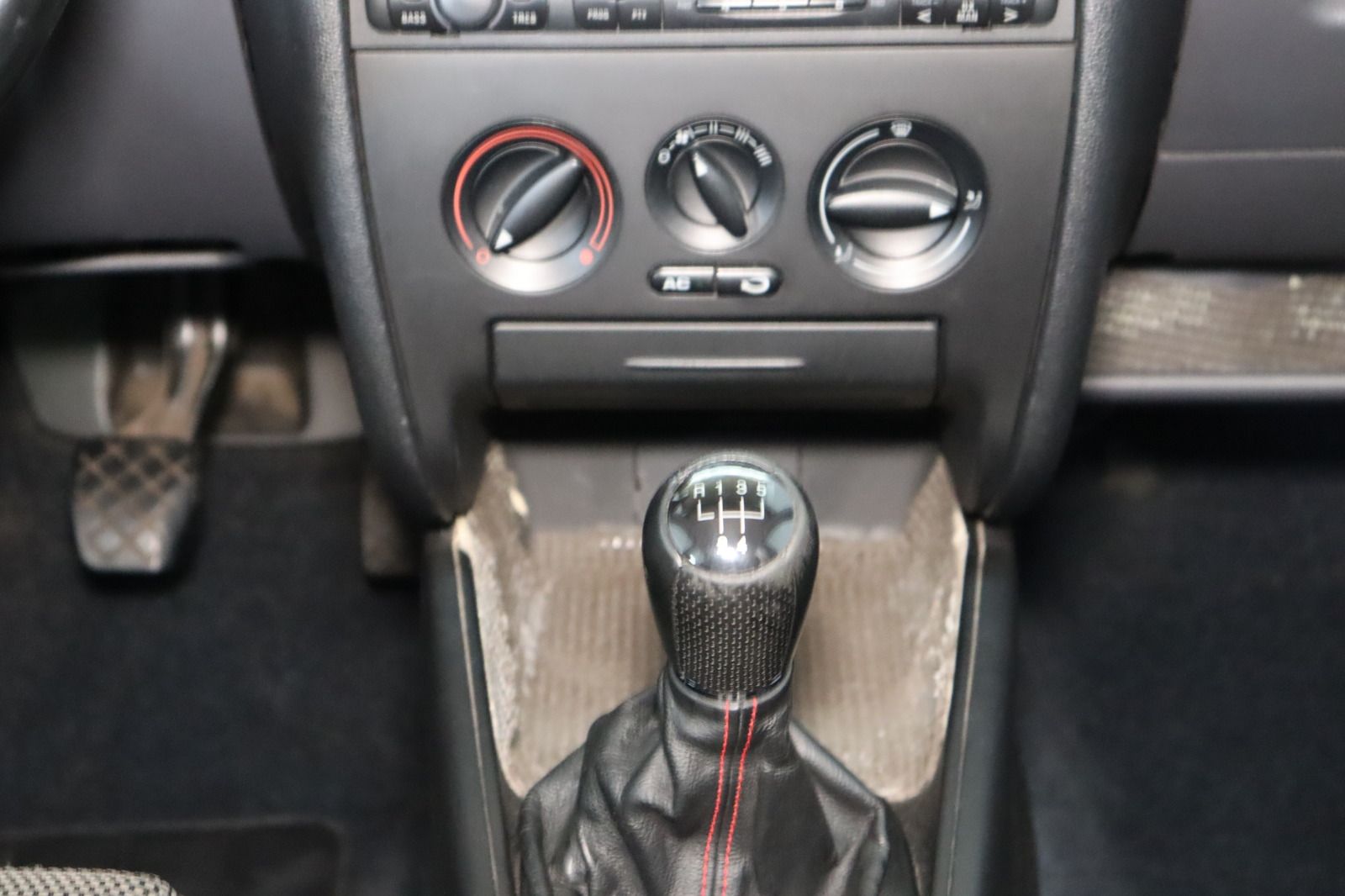 Fahrzeugabbildung SEAT Leon 1.6 16V komplett Seat Service * 1. Hand Ste