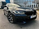 BMW 545e xDrive -M sport - blaue BMW 545