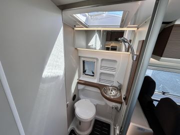 Westfalia Columbus 640 E 180 PS 8G SKYVIEW SOLAR SCHRANK
