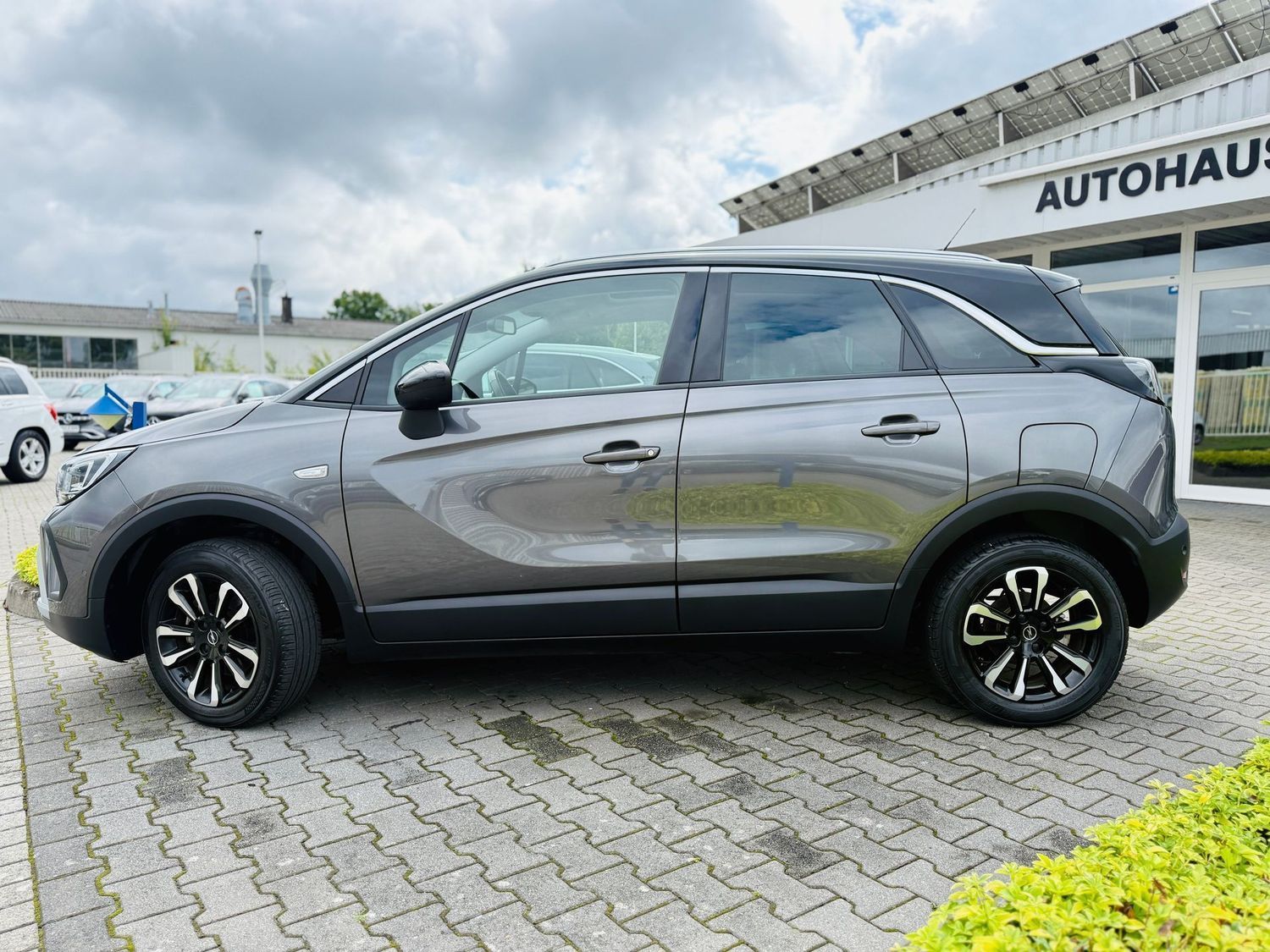 Fahrzeugabbildung Opel Crossland X 1,2 T ELEG., Navi, Panod, LED, RFK,