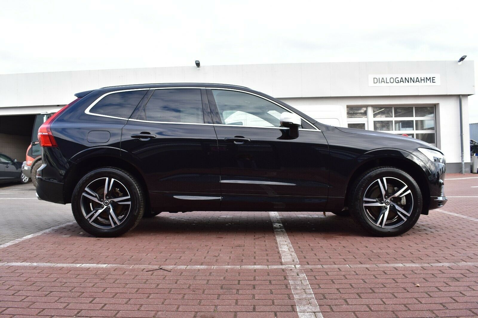 Fahrzeugabbildung Volvo XC60 T8 Twin Engine AWD R-Design*AHK*LUFT*Navi*
