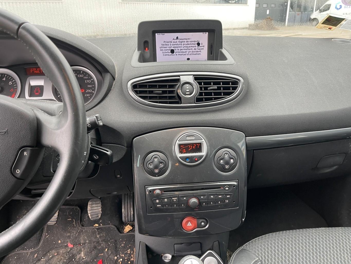 Renault Clio 2010 — photo 10