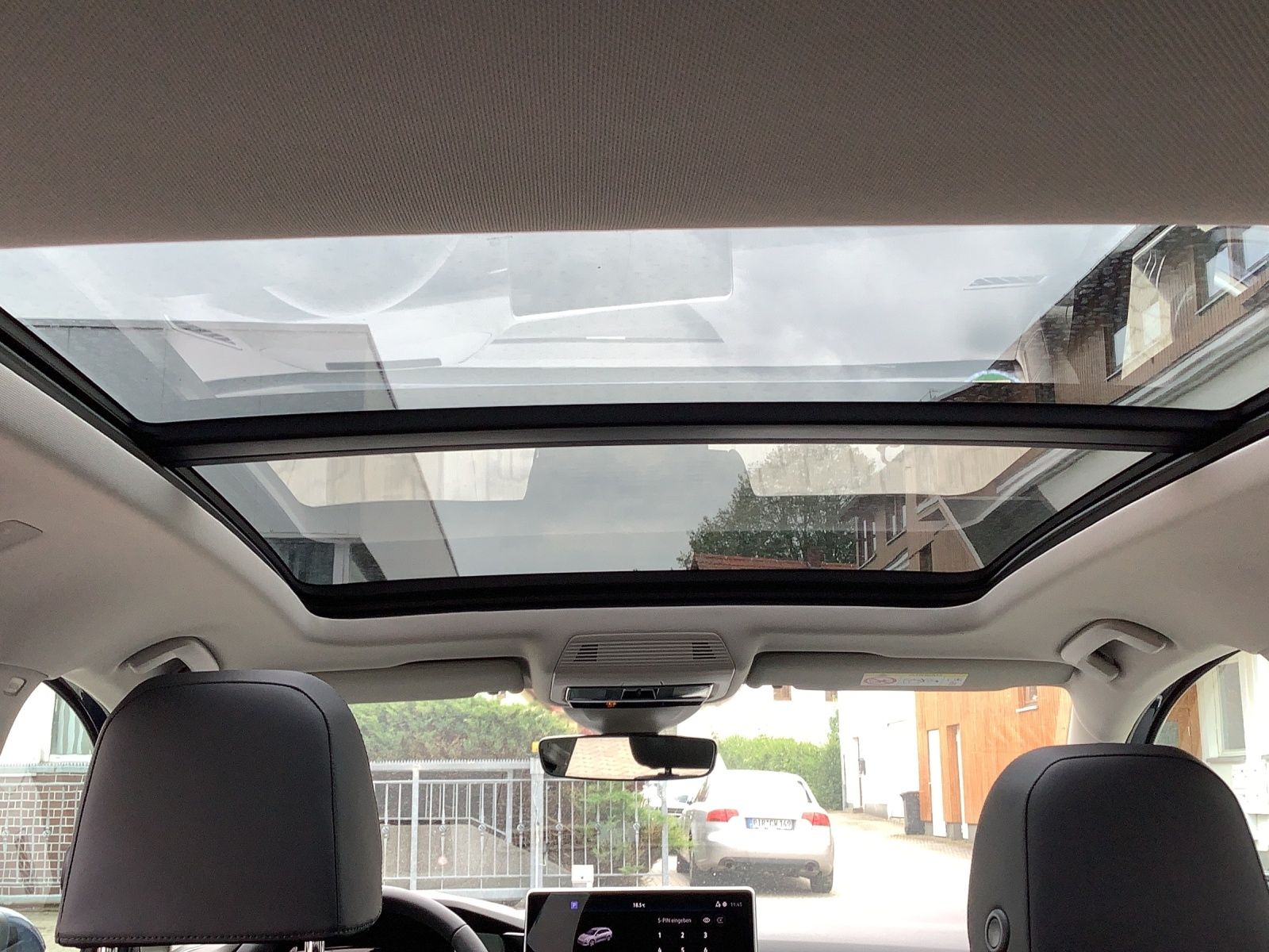 Fahrzeugabbildung Volkswagen Golf VIII Variant TSI Style AHK HuD PANO ACC 360