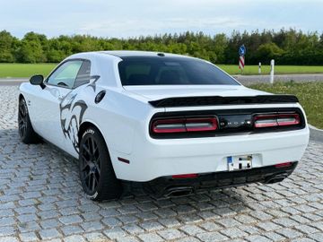 Dodge Challenger - 8