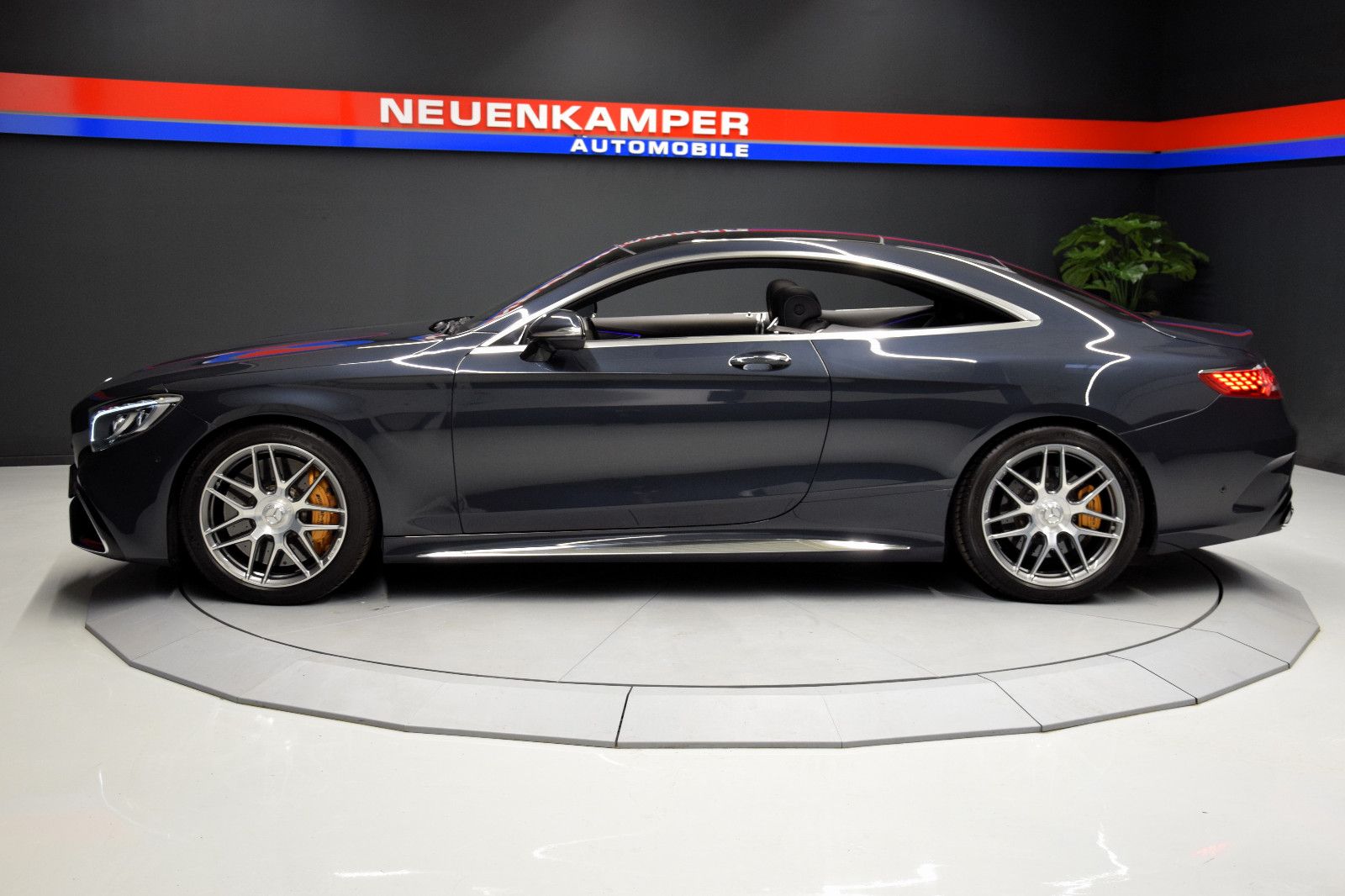 Fahrzeugabbildung Mercedes-Benz S 63 AMG Coupe 4Matic 1.Hand Keramik Burmest ACC