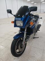 Kawasaki GPZ 900 - KAWASAKI GPZ 900