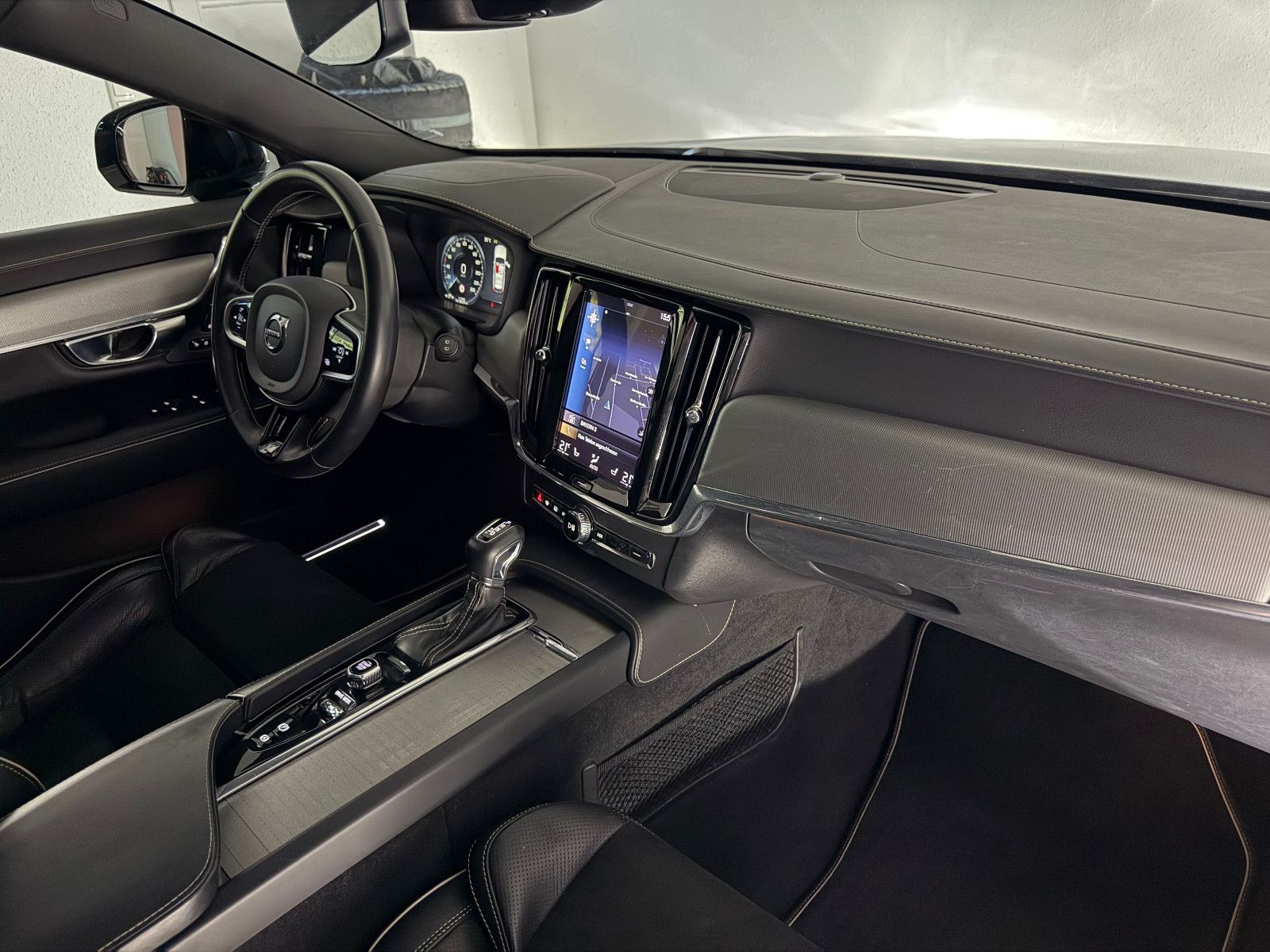 Fahrzeugabbildung Volvo V90 Kombi R Design D5 AWD/MEMORY/AHK/LED/KAM