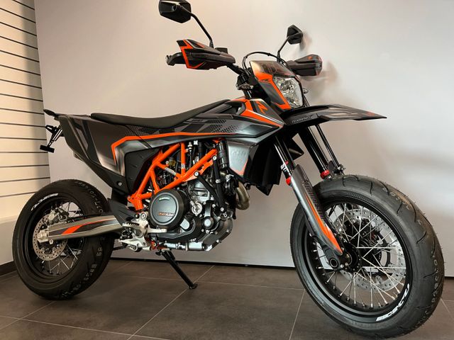 KTM 690 SMC-R "Black Mamba" - ktm-berlin.de