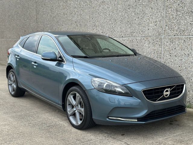 Volvo V40 Momentum 5Zyl/Leder/Navi/Cam/Si-Hz/Xenon/Ahk