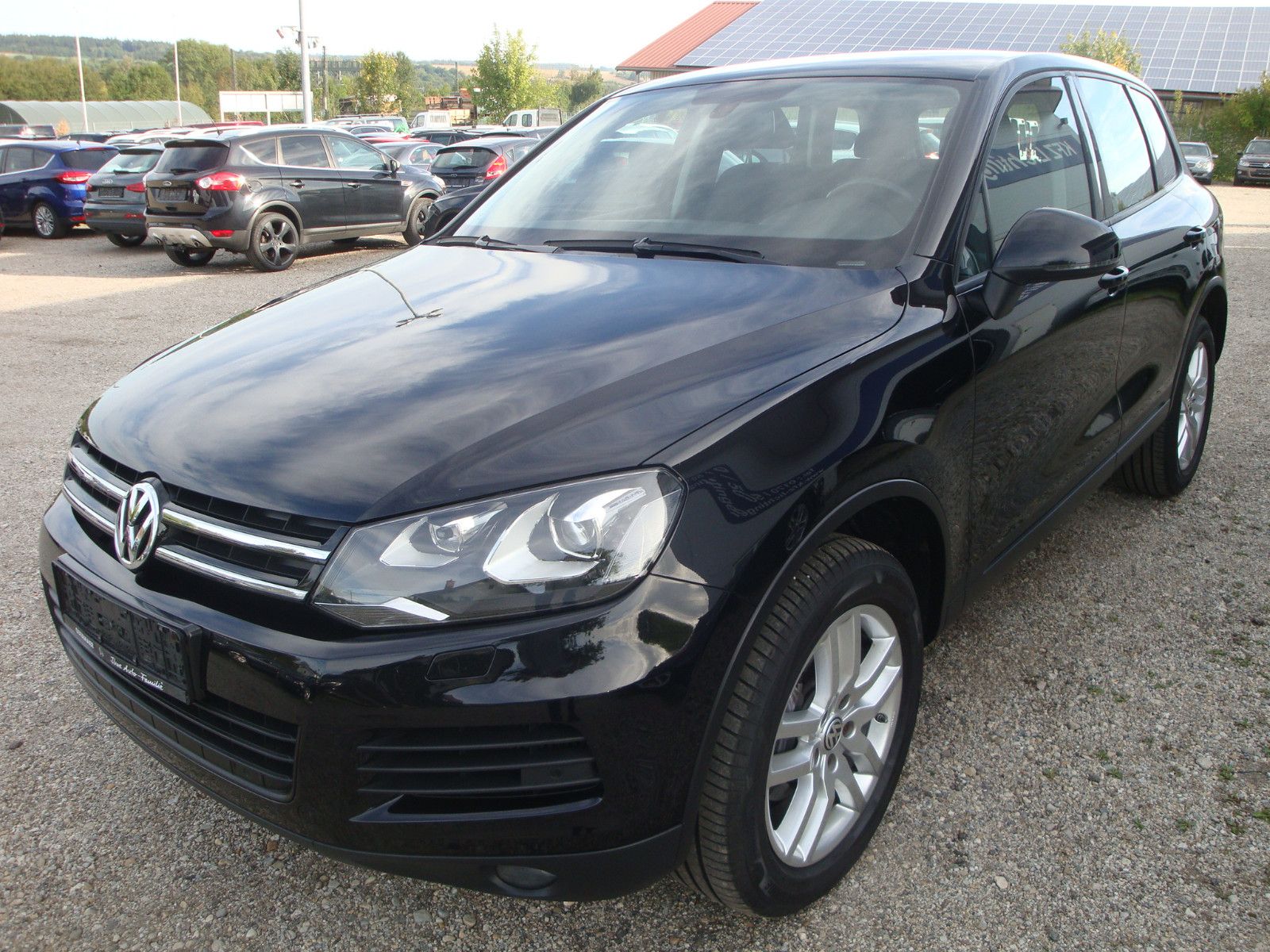 Volkswagen Touareg - 1