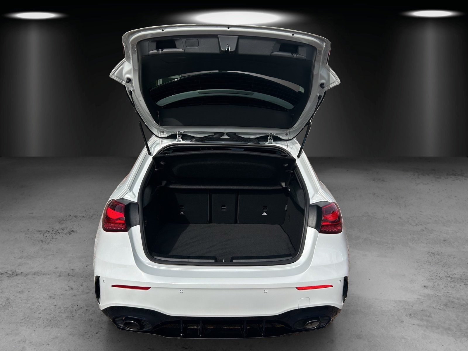 Fahrzeugabbildung Mercedes-Benz A 35 AMG Prem+ DISTRO Perf.Sitze AERO Pano Burme