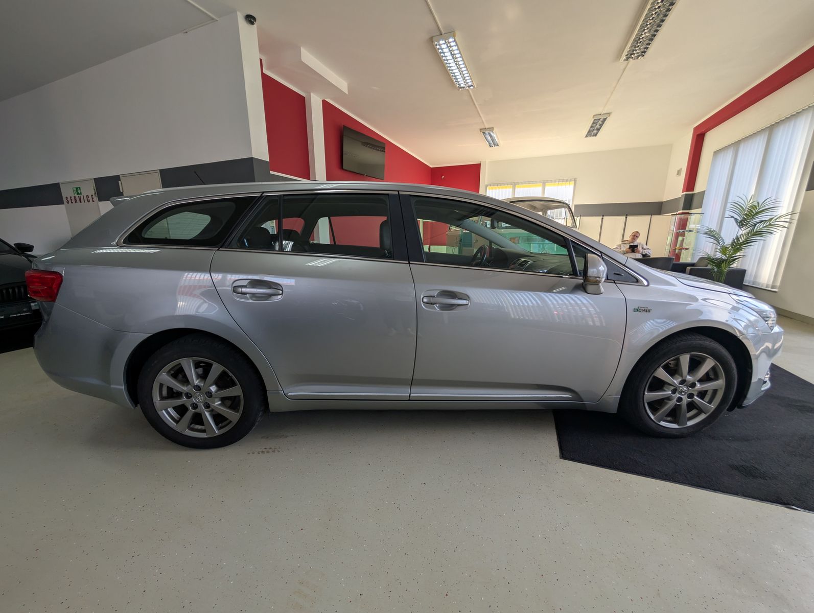 Fahrzeugabbildung Toyota Avensis Life Bi-XENON TEMPOMAT KLIMA KAMERA SHZ