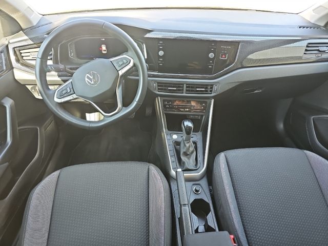 Fahrzeugabbildung Volkswagen Taigo 1.5 TSI LIFE AHK SHZ LED ASG KEYLESS KLIMA