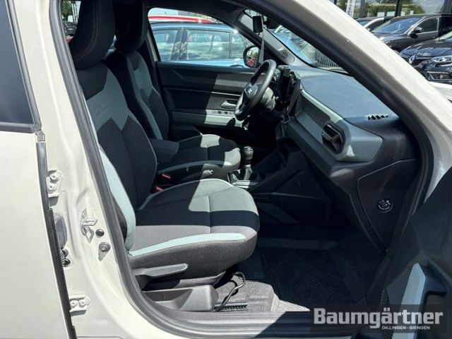 Fahrzeugabbildung Dacia Duster Extreme TCe 130 4x4 Mild-Hybrid City-P. - mit KI generiert/bearbeitet