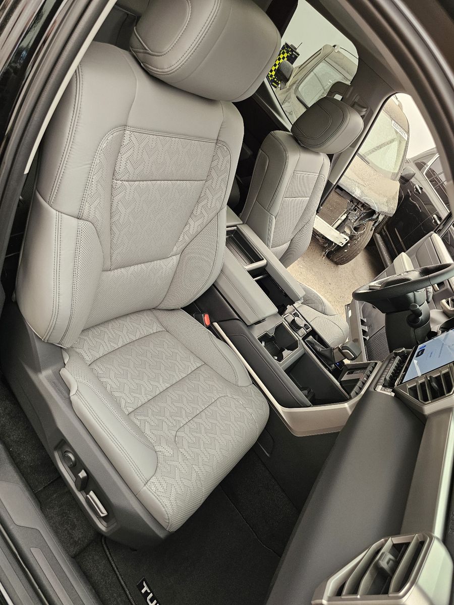 Fahrzeugabbildung Toyota Tundra Limited V6 T1: 57.000 EURO ! Stock !