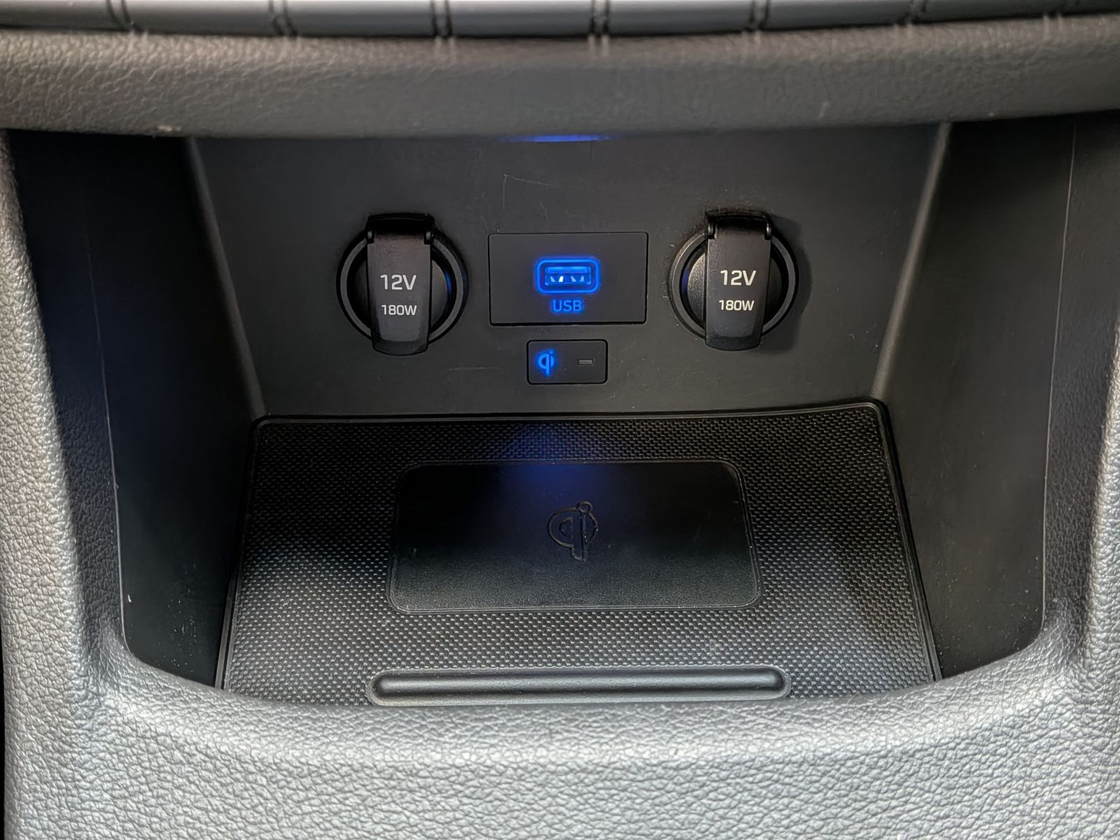 Fahrzeugabbildung Hyundai i30 1.5 T-GDI DCT Trend MHEV Cam Navi LED-Paket