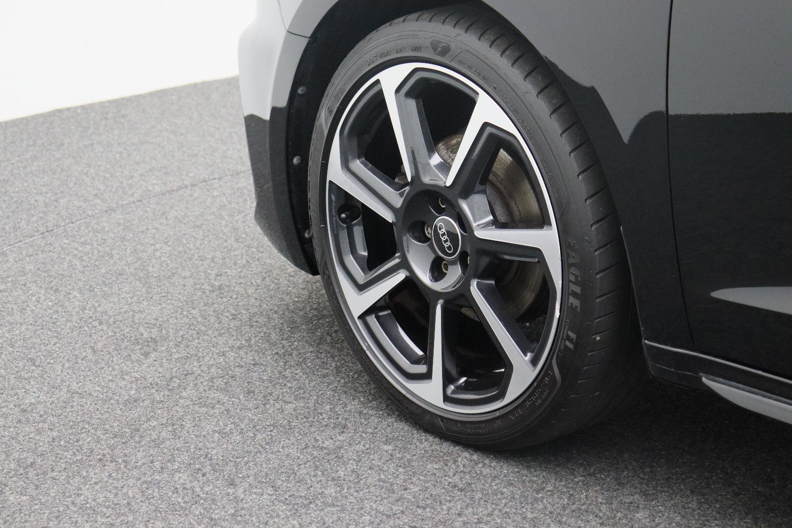 Fahrzeugabbildung Audi A1 Sportback 30 TFSI S line 18"Optik schwarz LED