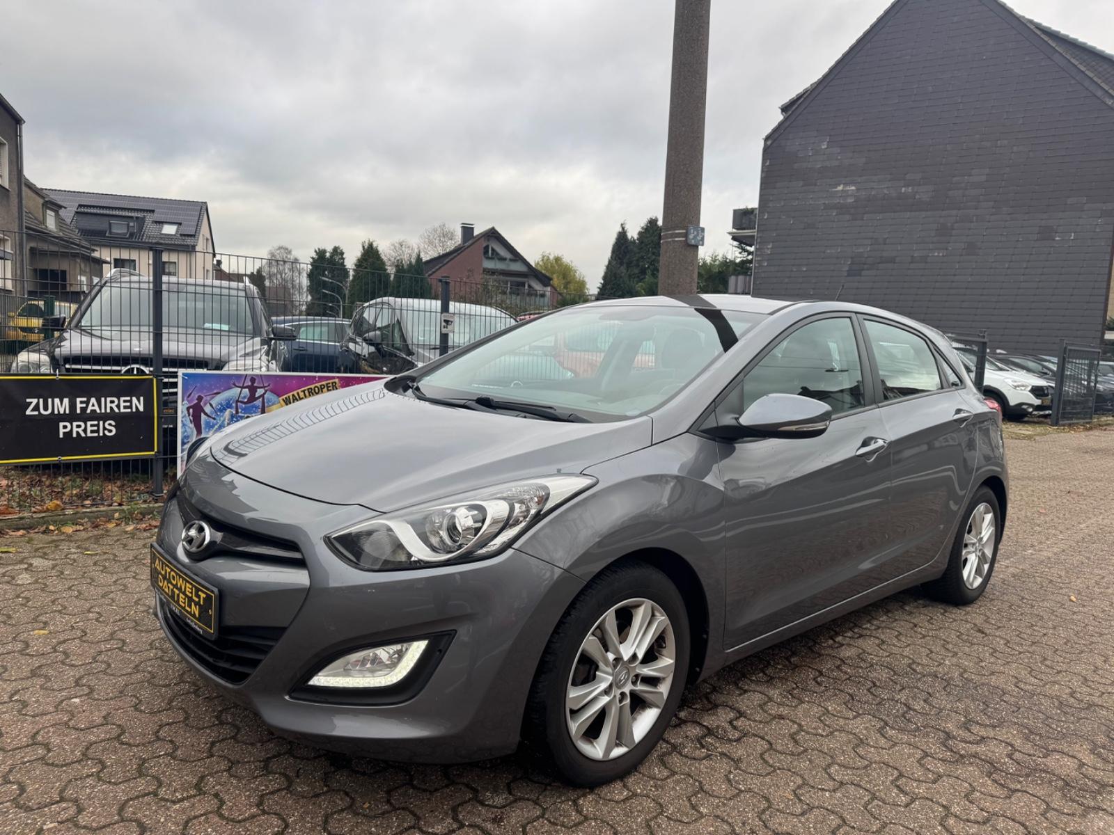 Hyundai i30 FIFA World/R-KAMERA/NAVI/ALU/SHZ/HU NEU/