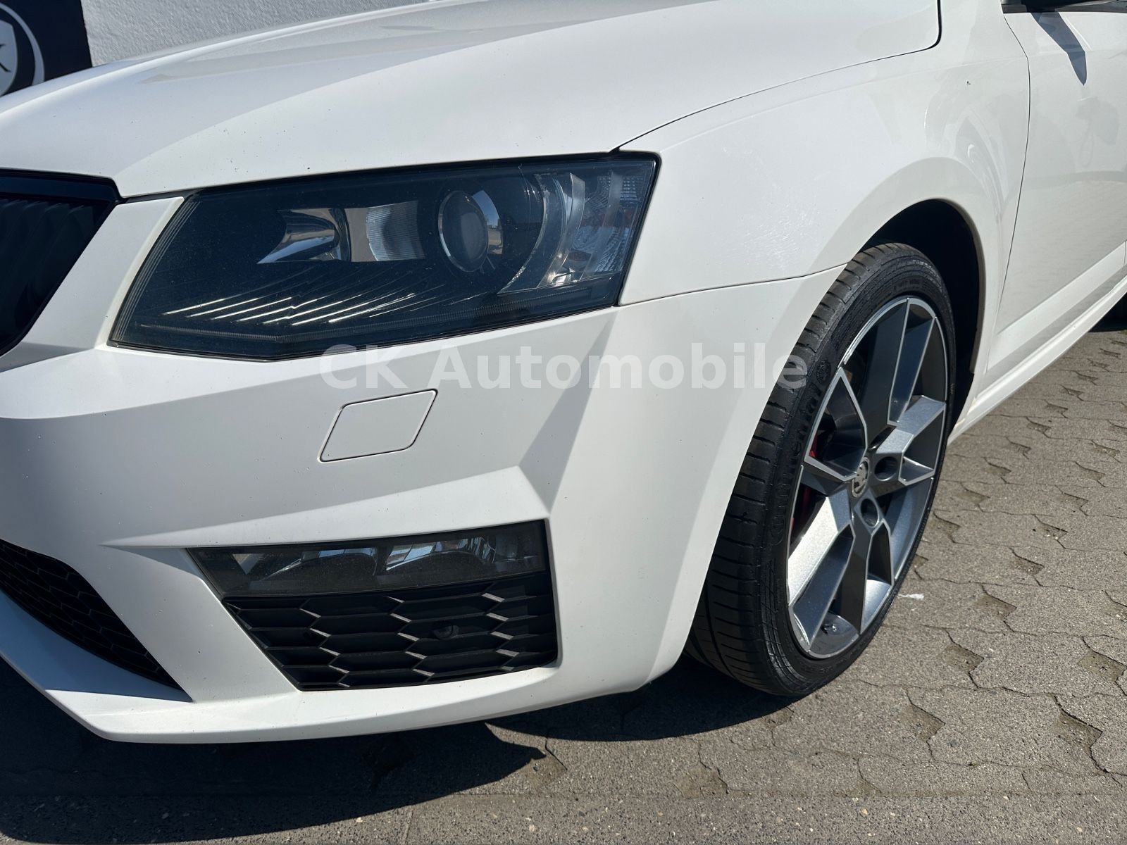 Fahrzeugabbildung SKODA Octavia Combi RS 2.0 TDI DSG/Navi/Bi-Xenon/PDC