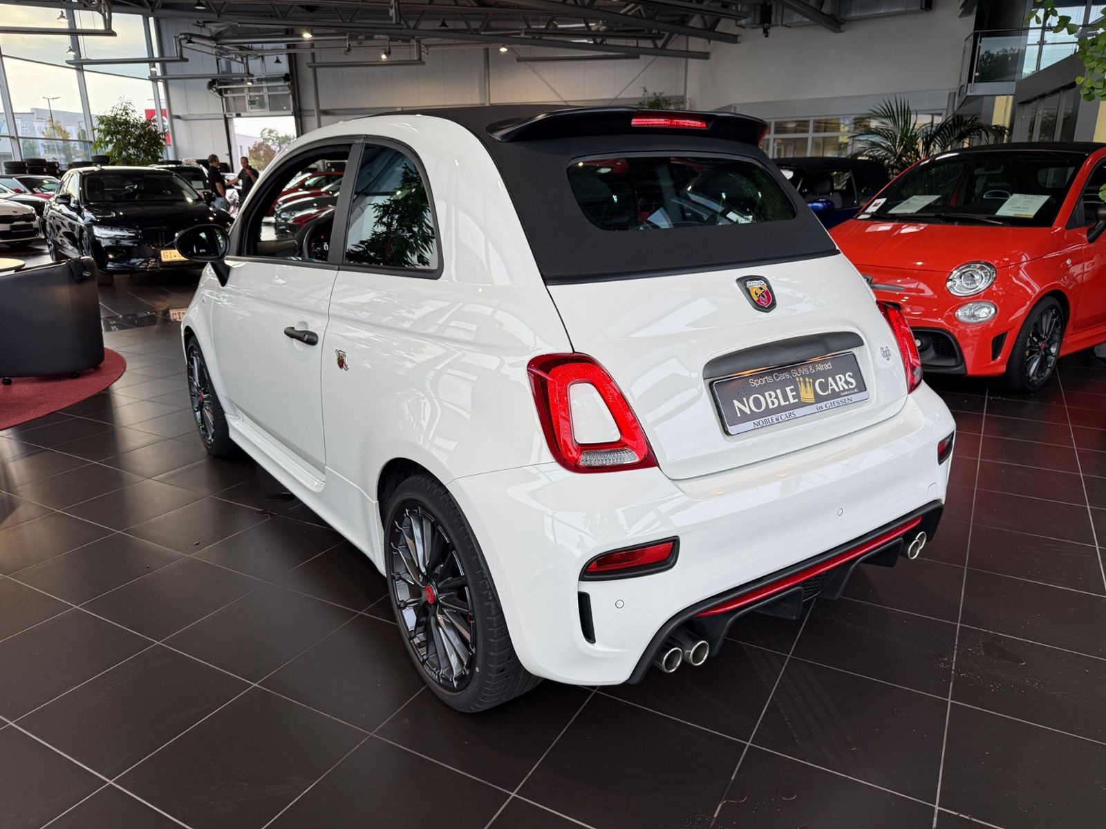 Fahrzeugabbildung Abarth 695C SABELT BREMBO RED-Paket CarPlay