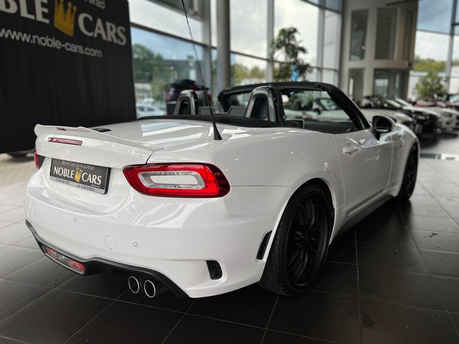 Fahrzeugabbildung Abarth 124 Spider Turbo Turismo LED LEDER