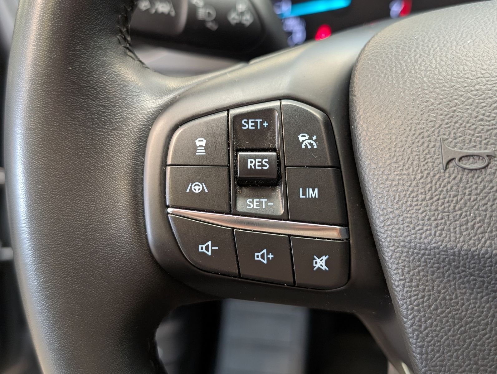 Fahrzeugabbildung Ford Focus 1.0 EcoBoost MHEV Active LED ACC Cam 17"