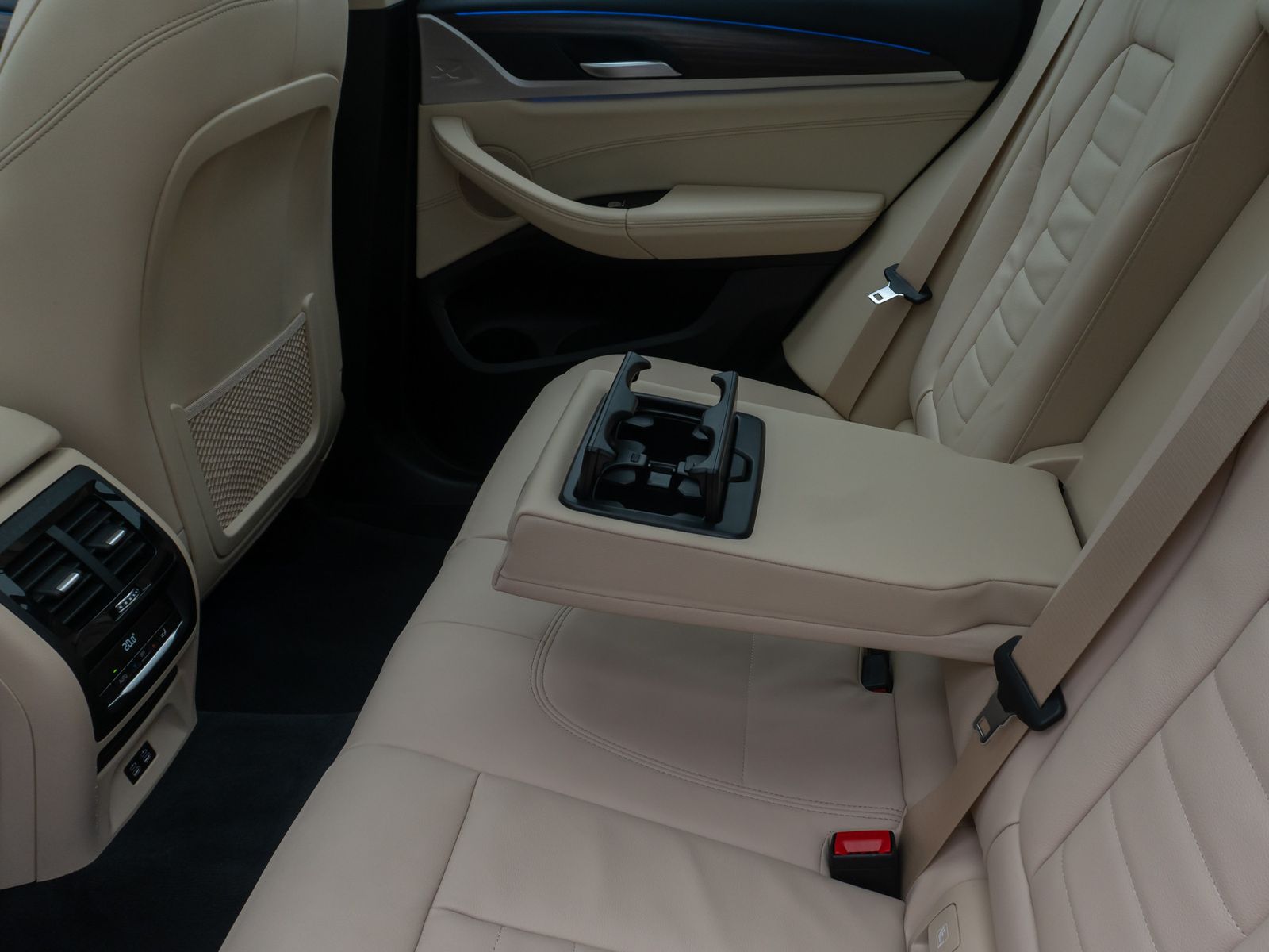 Fahrzeugabbildung BMW X3 xD30e xLine HUD 360°DAB Alarm HiFi Individual