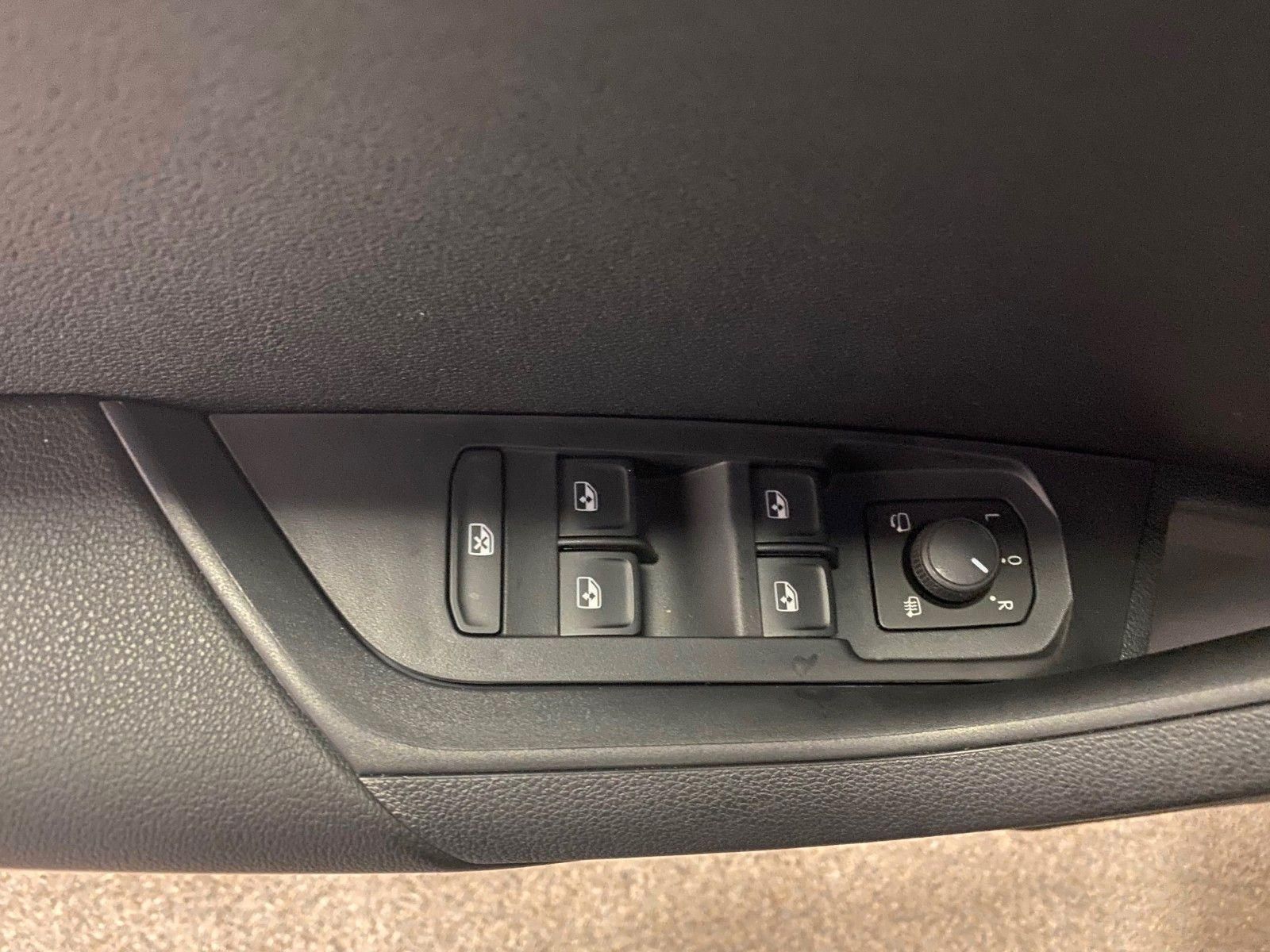 Fahrzeugabbildung SKODA Karoq 1.5 TSI DSG+Garantie 2030 oder 100tKM+NAVI